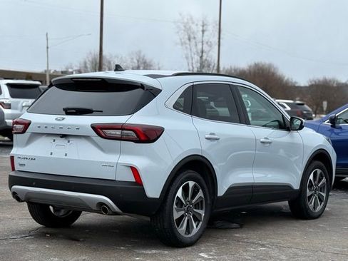 Certified 2025 Ford Escape Platinum image 39