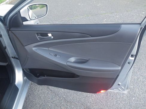 Used 2012 Hyundai Sonata SE FWD image 18