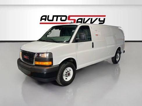 Used 2025 GMC Savana 3500 Extended w/ Driver Convenience Package RWD image 3