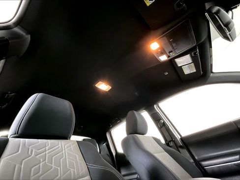 Used 2020 Toyota Tacoma TRD Sport image 22