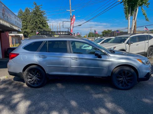 Used 2016 Subaru Outback 3.6R Limited AWD/4WD image 8