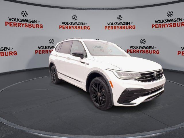 Used 2022 Volkswagen Tiguan SE R-Line AWD/4WD image 2
