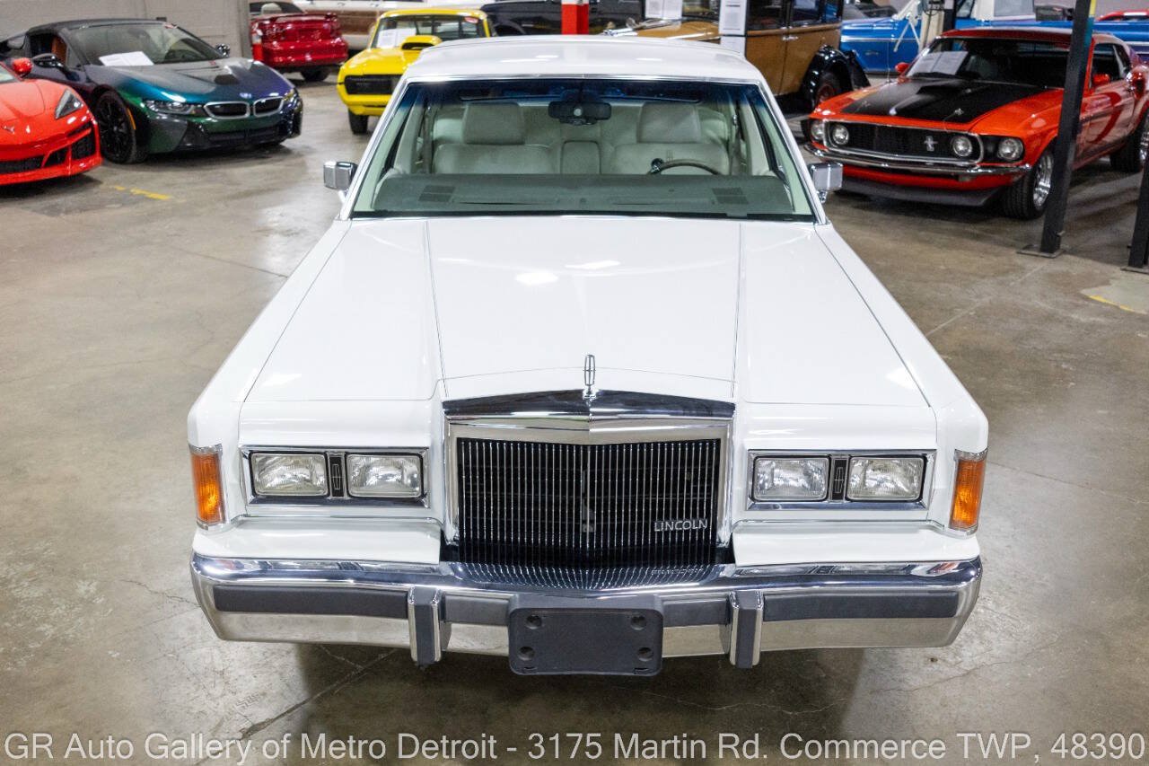 Used 1989 Lincoln Town Car Signature RWD image 11