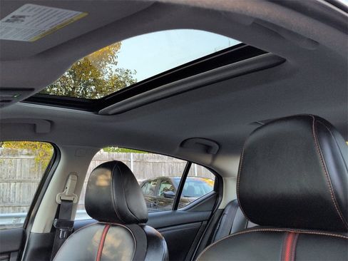 Used 2021 Nissan Sentra SR w/ SR Premium Package image 14