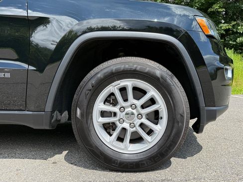 Used 2020 Jeep Grand Cherokee Laredo AWD/4WD image 10