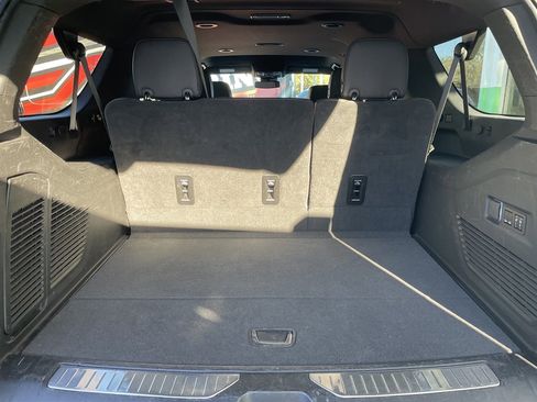 Used 2023 Chevrolet Suburban Premier image 39