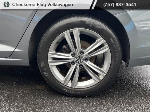 Used 2024 Volkswagen Jetta SE image 5