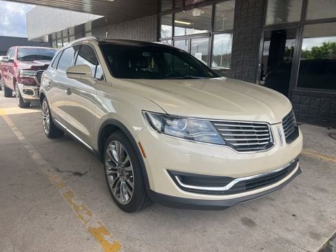 Used 2018 Lincoln MKX Reserve w/ Driver Assistance Package FWD image 2