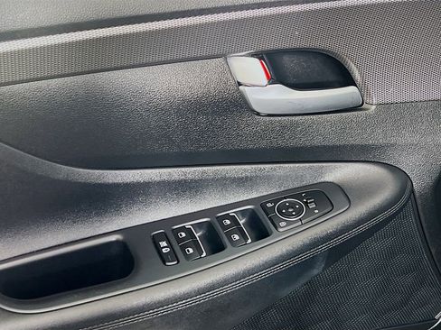 Used 2019 Hyundai Santa Fe SEL image 18