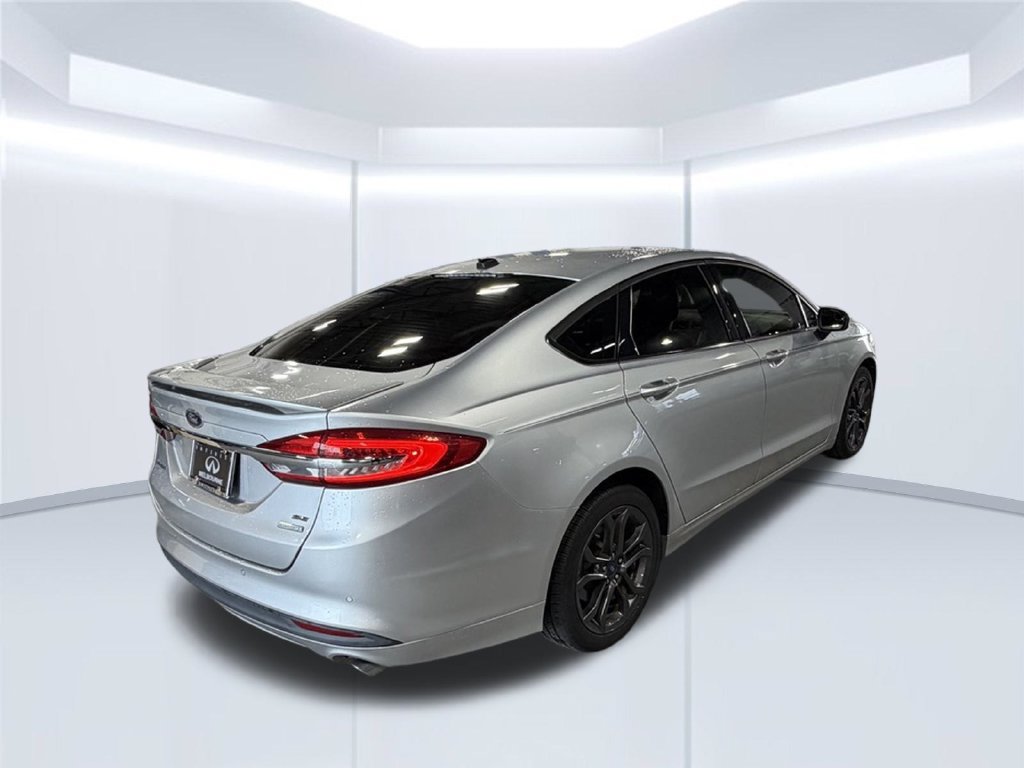 Used 2018 Ford Fusion SE w/ Equipment Group 201A FWD image 7