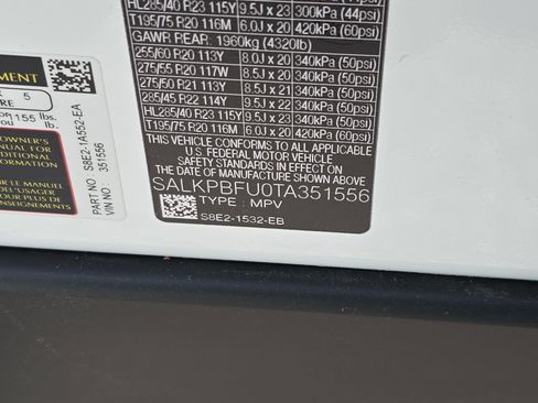 Certified 2026 Land Rover Range Rover Long Wheelbase SE image 34