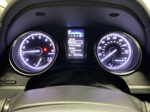 Used 2019 Toyota Camry LE FWD image 31