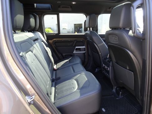 Used 2022 Land Rover Defender 110 SE AWD/4WD image 23