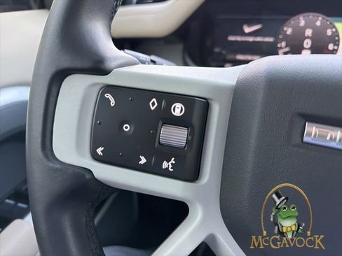 Used 2024 Land Rover Defender 130 X-Dynamic SE image 15