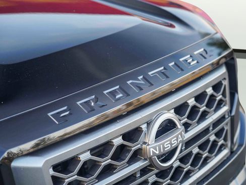 Used 2023 Nissan Frontier SV w/ SV Convenience Package image 3