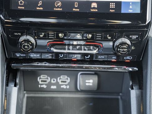 New 2025 Jeep Grand Cherokee Overland w/ Adv Protech Group III image 22