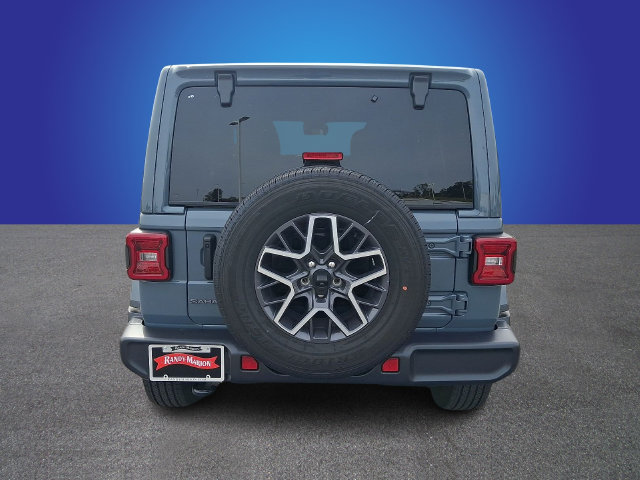 Used 2026 Jeep Wrangler Unlimited Sahara AWD/4WD image 5