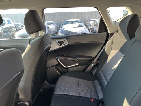 Used 2025 Kia Soul LX w/ LX Technology Package image 37
