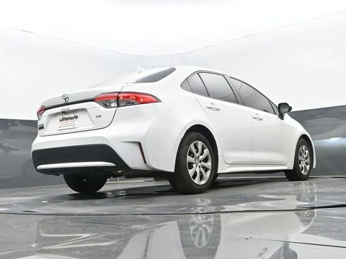 Used 2022 Toyota Corolla LE FWD image 11