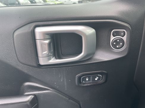 Used 2018 Jeep Wrangler Unlimited Sport S image 35