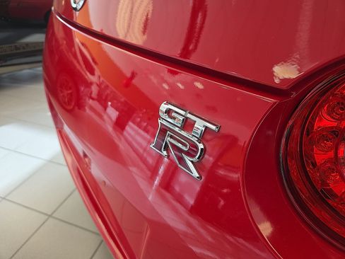 Used 2009 Nissan GT-R Premium AWD/4WD image 8