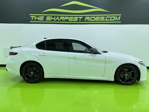 Used 2017 Alfa Romeo Giulia Ti w/ TI 19" Sport Package RWD image 11