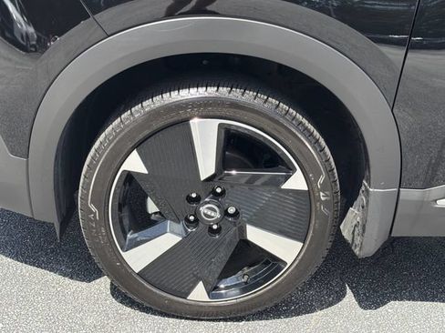 Used 2025 Nissan Kicks SR FWD image 12