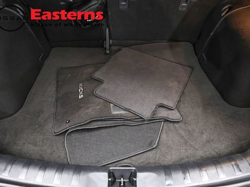 Used 2023 Nissan Kicks SR w/ SR Premium Package FWD image 9