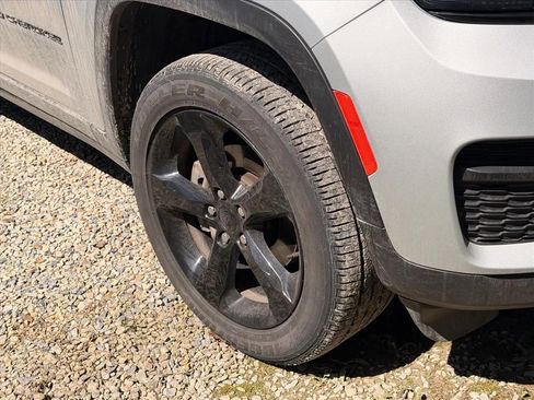 Used 2024 Jeep Grand Cherokee Altitude image 8