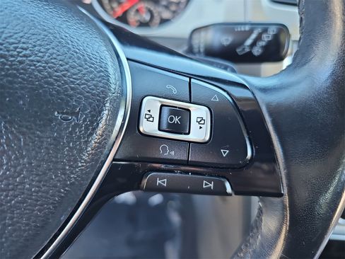 Used 2017 Volkswagen Golf Wolfsburg Edition image 17