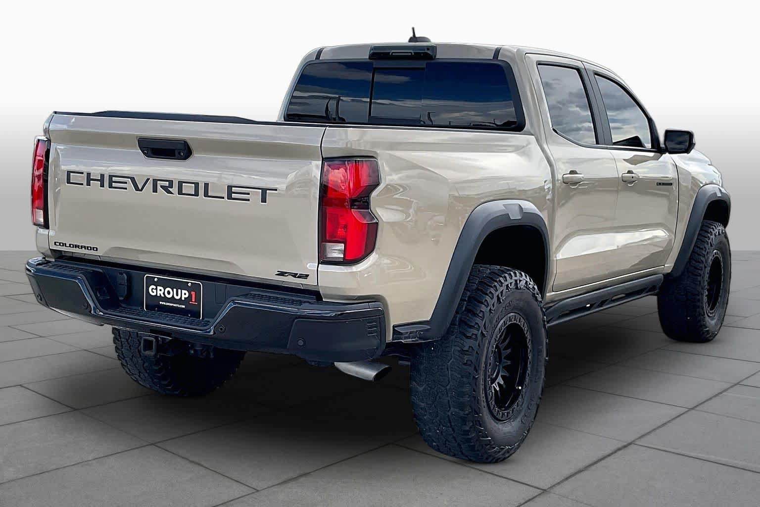Used 2024 Chevrolet Colorado ZR2 w/ Technology Package AWD/4WD image 12