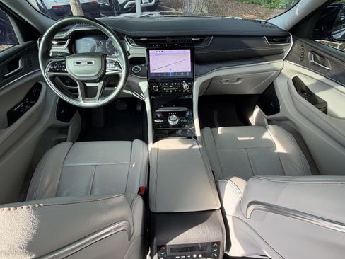 Used 2021 Jeep Grand Cherokee L Overland w/ Luxury Tech Group IV AWD/4WD image 35
