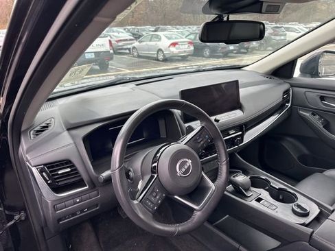 Used 2024 Nissan Rogue SL image 8