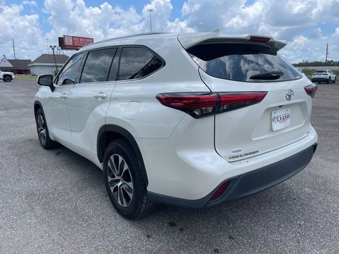 Used 2020 Toyota Highlander XLE FWD image 5