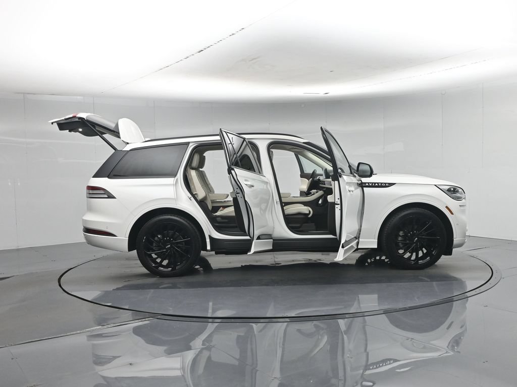 Used 2023 Lincoln Aviator Black Label w/ Jet Package AWD/4WD image 4