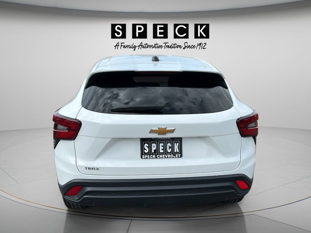 Used 2025 Chevrolet Trax LS FWD image 4