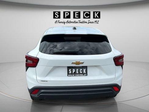 Used 2025 Chevrolet Trax LS FWD image 4