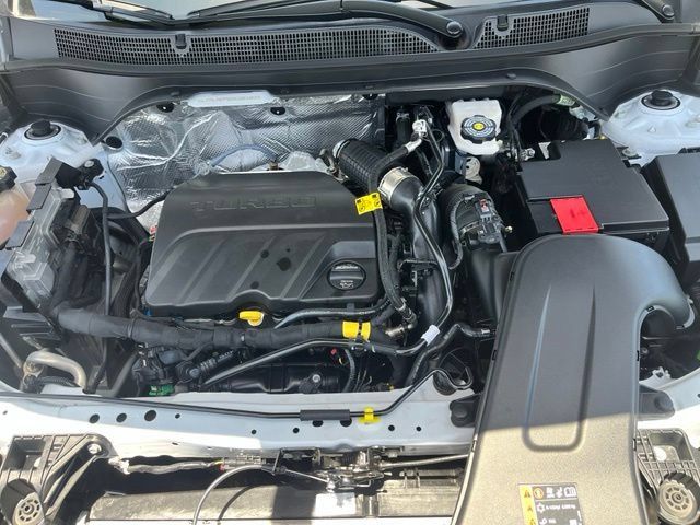 Used 2025 Chevrolet Trax LT FWD image 28