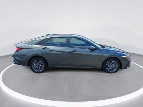 Certified 2025 Hyundai Elantra Hybrid FWD image 4