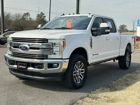 Used 2019 Ford F250 Lariat w/ Lariat Ultimate Package AWD/4WD image 3