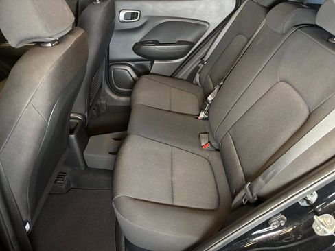 Used 2021 Hyundai Venue SE image 21