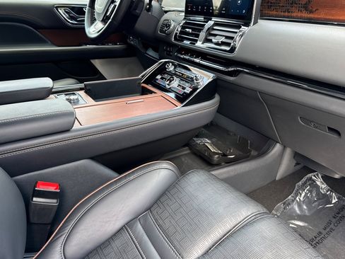 Used 2024 Lincoln Navigator Black Label image 17