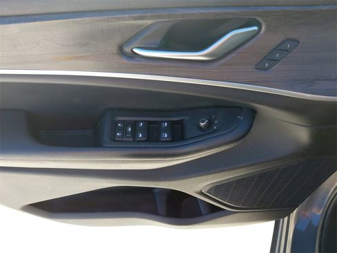 Used 2023 Jeep Grand Cherokee L Limited image 31