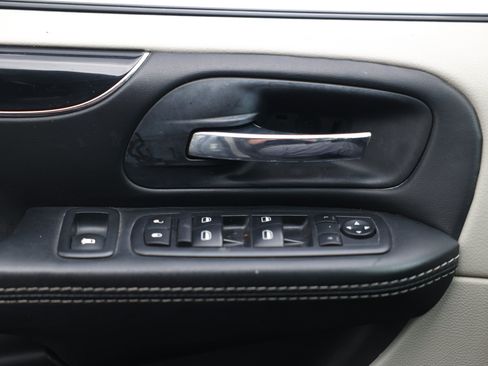 Used 2018 Dodge Grand Caravan SXT FWD image 40