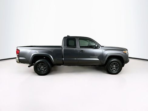 Used 2018 Toyota Tacoma SR5 RWD image 10