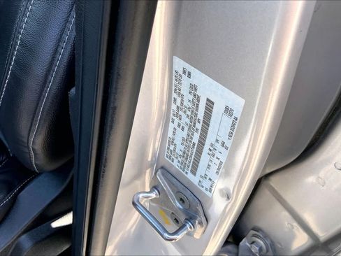 Used 2017 Ford Escape Titanium FWD image 34