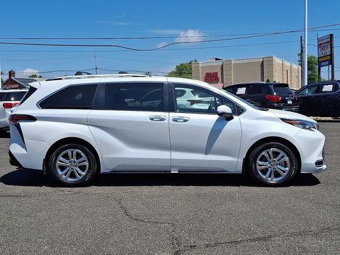 Used 2022 Toyota Sienna Platinum AWD/4WD image 8