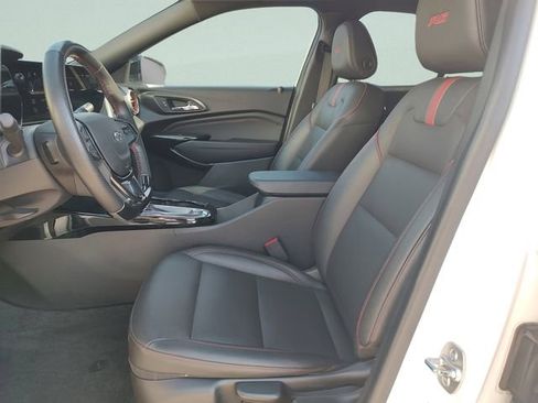 Used 2025 Chevrolet Trax RS w/ Sunroof Package FWD image 26