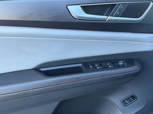 Used 2025 Volkswagen Atlas Peak Edition SE image 12