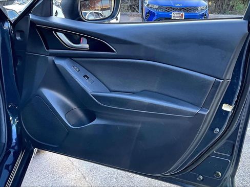 Used 2016 MAZDA MAZDA3 i Sport w/ Preferred Equipment Package image 21